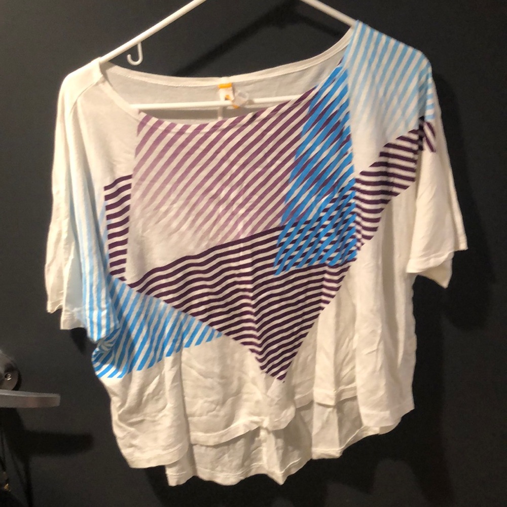 Lucy Crop Geometric Tee Medium